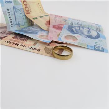 Foreign Currency And Fashion Ring, 5+ Pieces