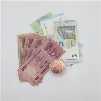 Foreign Currency With Copper Round, 10 Pieces
