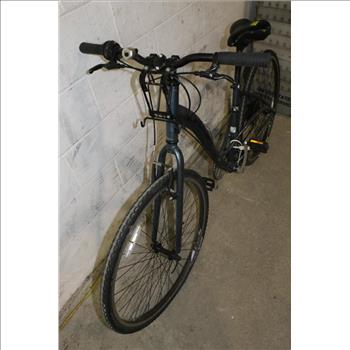 Fuji Crosstown Two.3 Comfort Bike