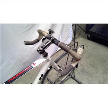 Fuji Roubaix 2.0 Road Bike