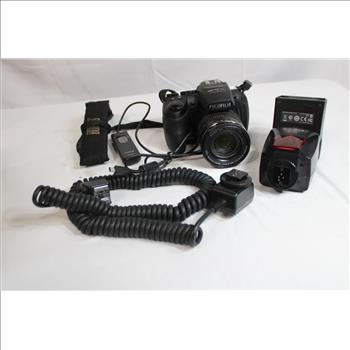 Fujifilm FinPix 16MP Digital Camera With Mount Flash