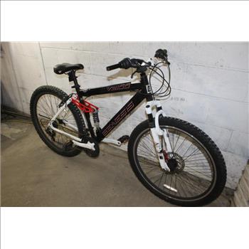 Genesis V2100 Mountain Bike