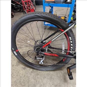 Giant 27.5 Inch Mountain Bike
