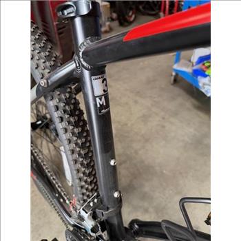Giant 27.5 Inch Mountain Bike