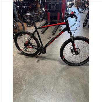 Giant 27.5 Inch Mountain Bike