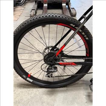 Giant 27.5 Inch Mountain Bike