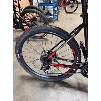 Giant 27.5 Inch Mountain Bike
