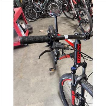 Giant 27.5 Inch Mountain Bike