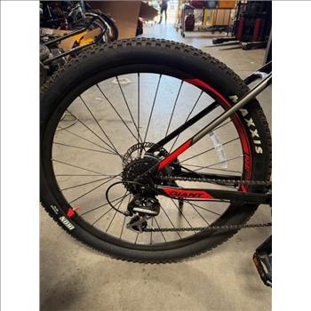 Giant 27.5 Inch Mountain Bike