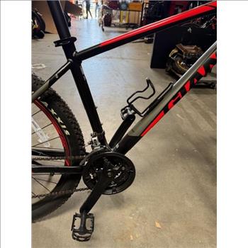 Giant 27.5 Inch Mountain Bike