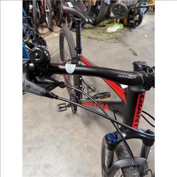 Giant 27.5 Inch Mountain Bike