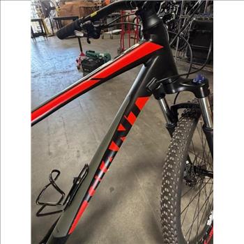Giant 27.5 Inch Mountain Bike - MEDIUM