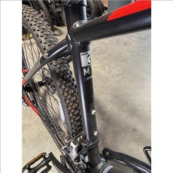 Giant 27.5 Inch Mountain Bike - MEDIUM