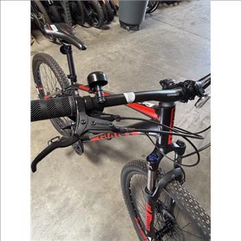 Giant 27.5 Inch Mountain Bike - MEDIUM
