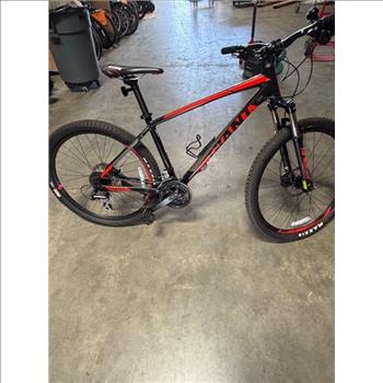 Giant 27.5 Inch Mountain Bike - MEDIUM