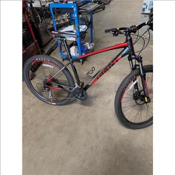 Giant 27.5 Inch Mountain Bike Size Medium