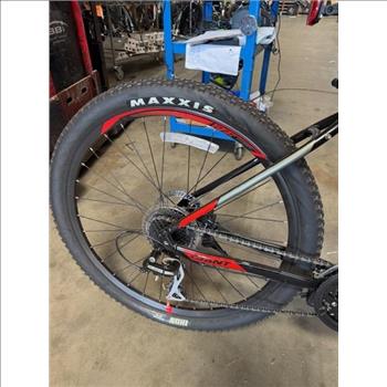 Giant 27.5 Inch Mountain Bike Size Medium