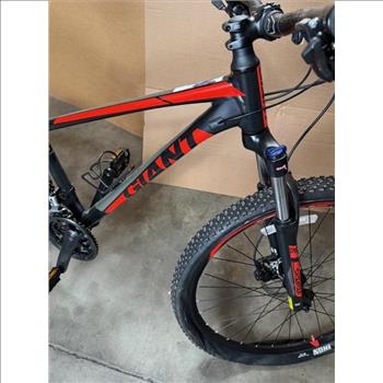 Giant 27.5 Inch Mountain Bike Size Small