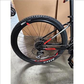 Giant 27.5 Inch Mountain Bike Size Small