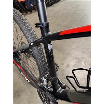 Giant 27.5 Inch Mountain Bike - SMALL