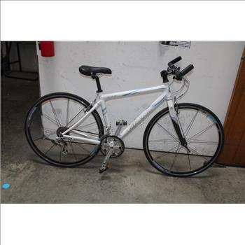 Giant FCR1 Road Bike | Property Room
