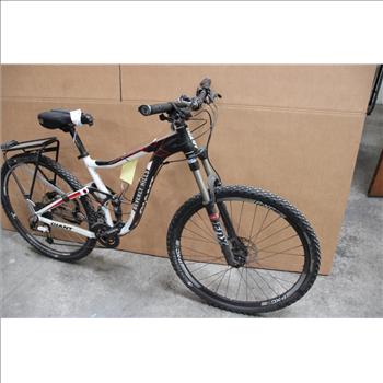 Giant Mountain Bike - CRACKED FRAME SOLD AS IS