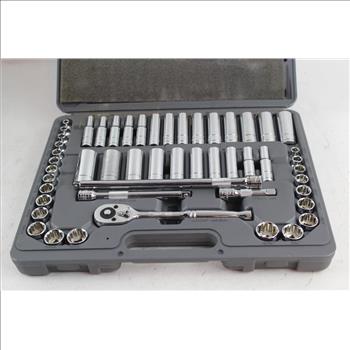 GM Performance Parts Ratchet And Sockets Set, 51 Pieces