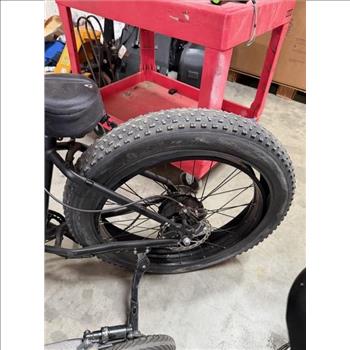 Group Of 2 Used E-Bikes And 1 EScooter