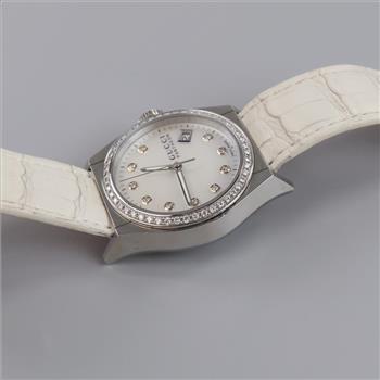 Gucci Pantheon 0.30ct TW Diamond Watch
