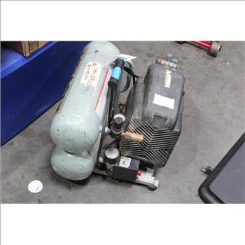 Hitachi 4 Gallon Portable Elecric Twin Stack Air Compressor 135PSU Max