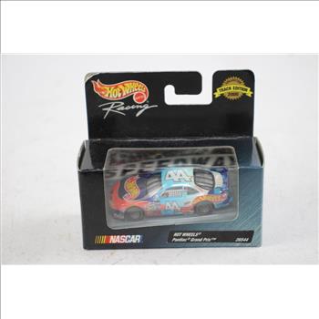 Hot Wheels Nascar Racing Pontiac Grand Prix Collectible Car