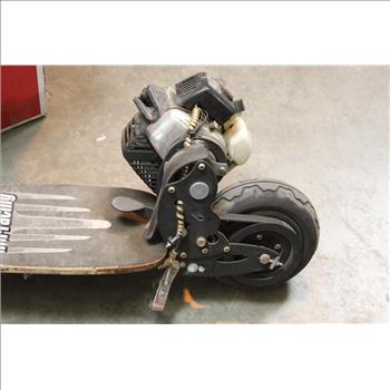 H&R Moby 33 BladeZ Standing Motor Scooter