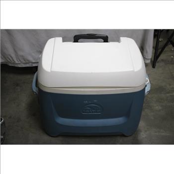 Igloo Rolling Cooler, Light Blue