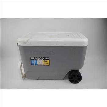 IGLOO Rolling Ice Chest
