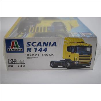 ITALERI Scania R144 Heavy Truck Scale 1:24 Model Kit
