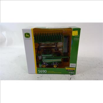 John Deere S690 Tracked Combine