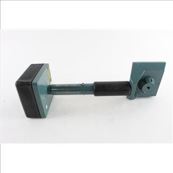 Knee Kicker Carpet Installer