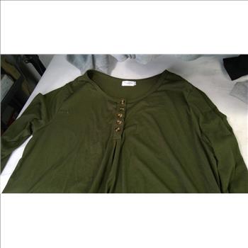 Large Sweaters, Shirt 2XL, Lunchbag, Cosmetic Bag, Headphones, 7 Pieces