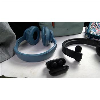 Large Sweaters, Shirt 2XL, Lunchbag, Cosmetic Bag, Headphones, 7 Pieces