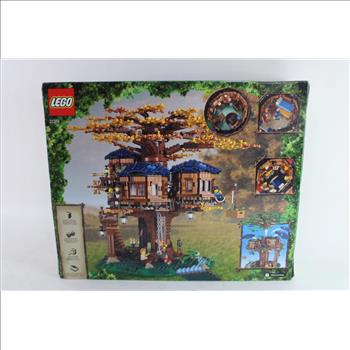 Lego 3,036 Piece Treehouse Model/puzzle