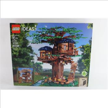 Lego 3,036 Piece Treehouse Model/puzzle