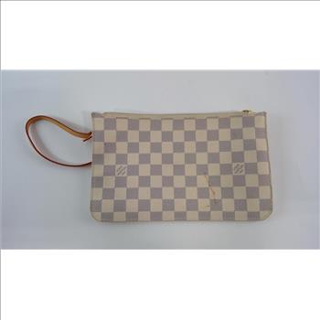 Louis Vuitton Clutch - Doublechecked By Entrupy