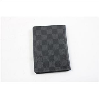 Louis Vuitton Men's Passport Cover - Doublechecked By Entrupy