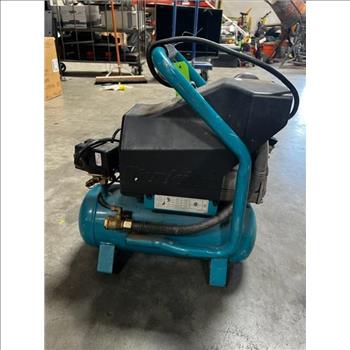 Makita 2.6 Gal Air Compressor