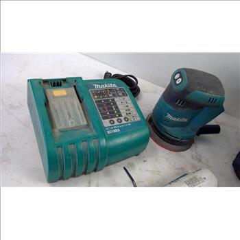 Makita Random Orbit Sander And Charger And Battery