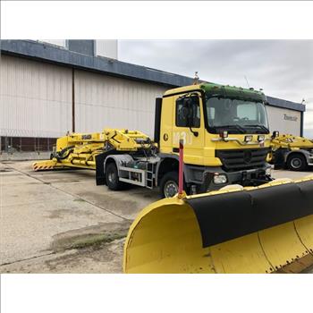 Mercedes-Benz Actros 2041 AS (#90691) &  Overaasen Trailer Runway Sweeper RS400 MKII (JFK, 11430)