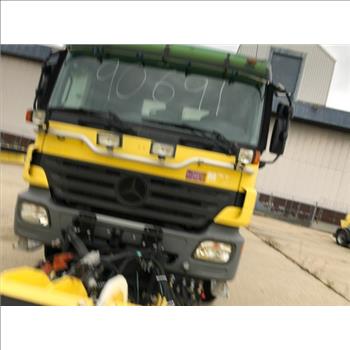 Mercedes-Benz Actros 2041 AS (#90691) &  Overaasen Trailer Runway Sweeper RS400 MKII (JFK, 11430)