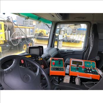 Mercedes-Benz Actros 2041 AS (#90691) &  Overaasen Trailer Runway Sweeper RS400 MKII (JFK, 11430)