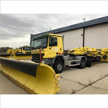 Mercedes-Benz Actros 2041 AS (#90691) &  Overaasen Trailer Runway Sweeper RS400 MKII (JFK, 11430)