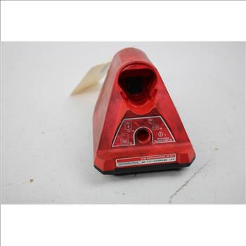 MILWAUKEE Speaker Auxiliary/Bluetooth/USB, 12V DC